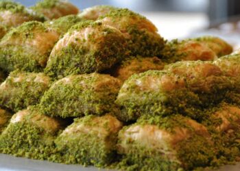 Emeklinin bayram ikramiyesiyle 2018’te alabildiği baklavanın 7 kilosunu enflasyon yedi!