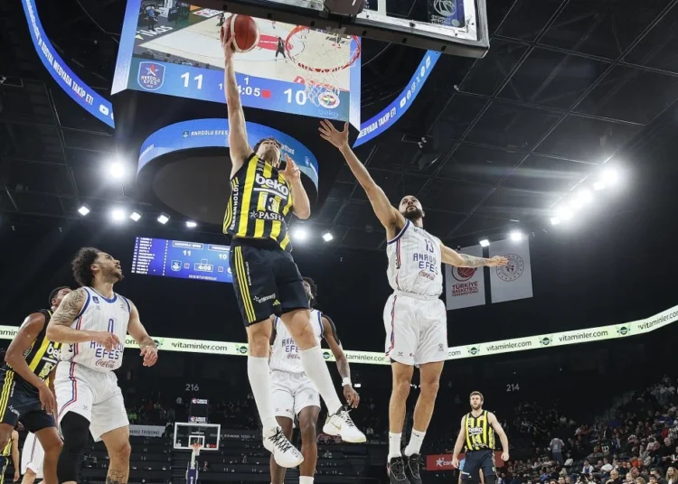 Potanın derbisini Fenerbahçe Beko tek sayı farkla kazandı: 82-81