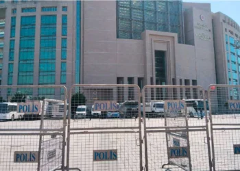 Çağlayan'da İmamoğlu hazırlığı: Valilik, çevresindeki bütün yolları kapattı 1 Çağlayan’da İmamoğlu hazırlığı: Valilik, çevresindeki bütün yolları kapattı