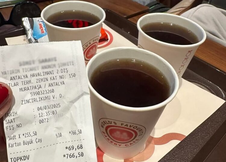Havalimanında 3 çaya 766,5 lira hesap!