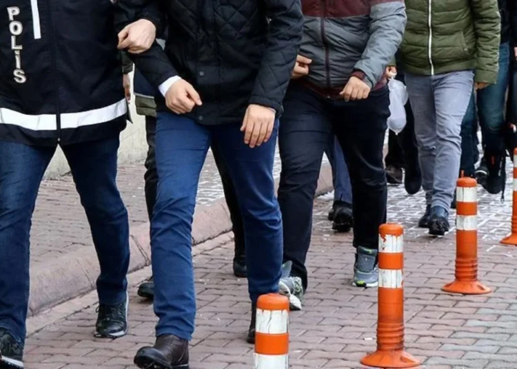 CHP'li Sarıyer, Şişli, Maltepe ve Ataşehir belediyelerine terör operasyonu! 32 gözaltı 1 CHP’li Sarıyer, Şişli, Maltepe ve Ataşehir belediyelerine terör operasyonu! 32 gözaltı