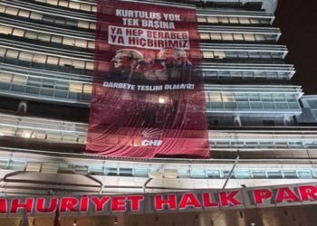 CHP, ‘kayyım’ ihtimaline karşı olağanüstü kurultaya gidiyor