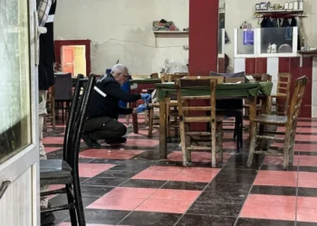 Adana’da 17 yaşındaki genç kahvehaneyi basıp 2 kişiyi öldürdü