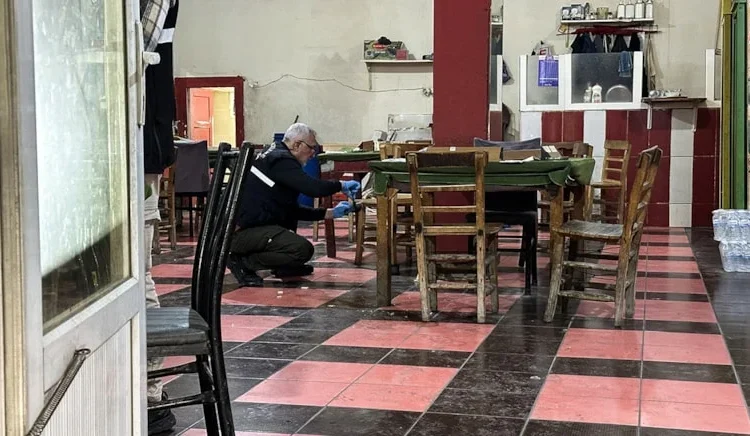 Adana’da 17 yaşındaki genç kahvehaneyi basıp 2 kişiyi öldürdü