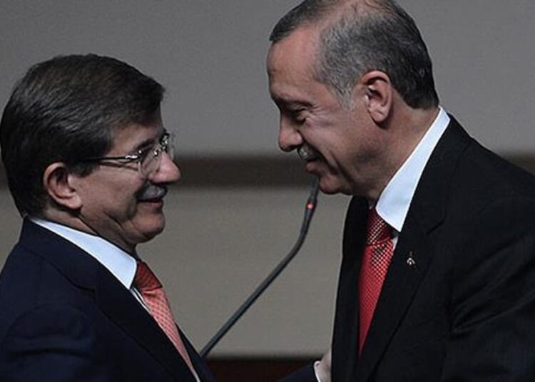 Davutoğlu’ndan Erdoğan'a sert sistem eleştirisi: “Siyasal yozlaşmayı kurumsallaştırdı” 1 Davutoğlu’nun görevden aldığı il başkanı: ‘Teklif gelse AKP’ye geçer’