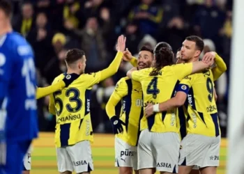 Fenerbahçe farkı azaltma fırsatını tepmedi! Lider Galatasaray’la arada 4 puan kaldı