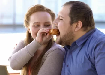 Evlilik, erkeklerde obezite riskini üç katına çıkarıyor