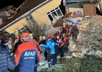 Sinop Türkeli’de heyelan: 3 ev yıkıldı, 4 kişi yaralı kurtarıldı