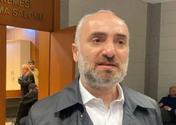 Gazeteci İsmail Saymaz hakkında gözaltı kararı! Polis evinde arama yapıyor