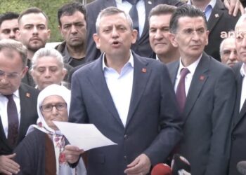 Özgür Özel, bayram için İmamoğlu’nun köyüne gitti, imza kampanyası başlattı