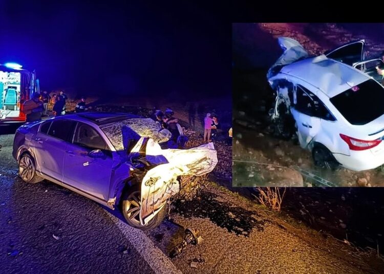 Suruç’ta iki otomobil kafa kafaya çarpıştı: 4 ölü 1 Suruç’ta iki otomobil kafa kafaya çarpıştı: 4 ölü