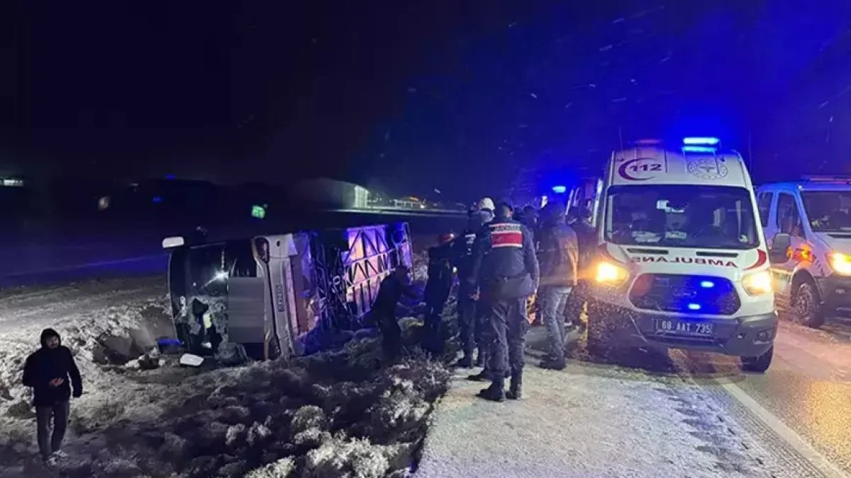 Afyon ve Aksaray’da 2 yolcu otobüsü şarampole devrildi: 1 ölü, 45 yaralı