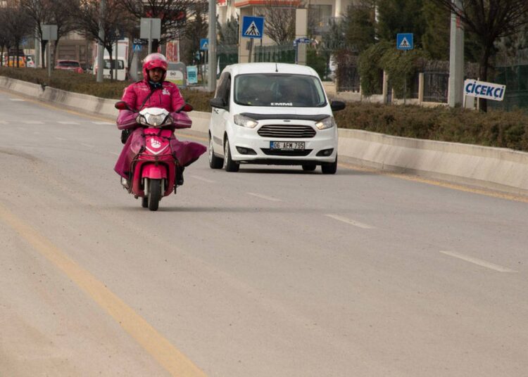 Kuryeler için yeni dönem başladı: BTK zorunluluğu getirildi