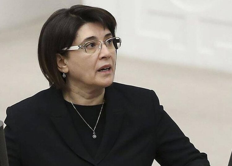 Leyla Zana: "Temennimiz, Cumhurbaşkanı ve Bahçeli'nin üzerine düşen sorumluluğu yerine getirmesidir" 1 Leyla Zana: “Temennimiz, Cumhurbaşkanı ve Bahçeli’nin üzerine düşen sorumluluğu yerine getirmesidir”