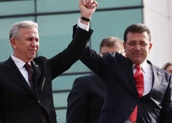 Mansur Yavaş'tan İmamoğlu'na destek: Adaylık kararını askıya aldı 6 Mansur Yavaş’tan İmamoğlu’na destek: Adaylık kararını askıya aldı