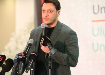 Mesut Özil siyasete hızlı girdi: Siyasetten keyif alıyorum