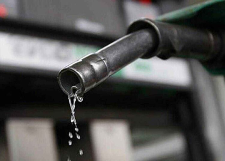 Benzinin ardından motorine de 1 lira 35 kuruşluk indirim