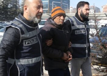 Beyin cerrahını bıçaklayan şahıs: ‘Bana yapay zekâ yerleştirdi’