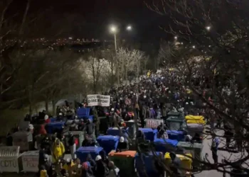 Milletvekillerinin ayrılmasını fırsat bilen polis, ODTÜ’de öğrenci çadırlarına baskın yaptı