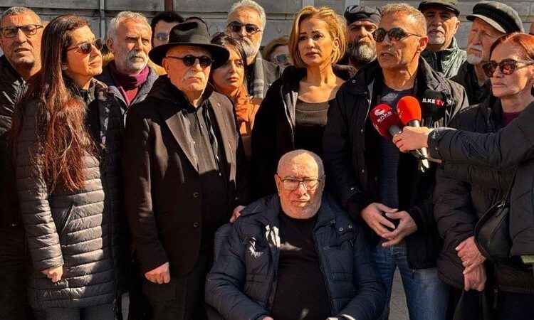 Rol aldığı son film yasaklanan İlyas Salman: 'Saray'ın dalkavuğu olsaydım bu filmi yasaklamazlardı' 1 Rol aldığı son film yasaklanan İlyas Salman: ‘Saray’ın dalkavuğu olsaydım bu filmi yasaklamazlardı’
