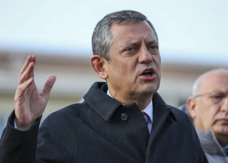 Silivri’de İmamoğlu’nu ziyaret eden Özel: Erdoğan’a bayramda bir sürprizimiz var