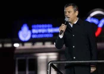 Özel’den Saraçhane çağrısı: Önümüze kanuna aykırı emirle bariyer çeken varsa yıkın geçin