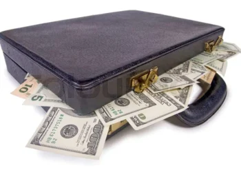 Hazine, yurt dışına serbestçe çıkarılabilecek nakit limiti 25’ten 185 bine yükseltti