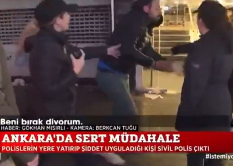Ankara'da polislerin şiddet uyguladığı kişi de polis çıktı 1 Ankara’da polislerin şiddet uyguladığı kişi de polis çıktı