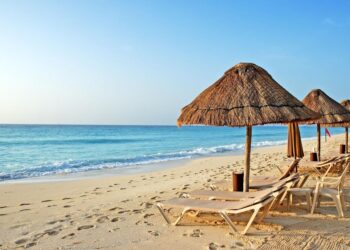 Yargıtay: Sahiller kamusal alandır, plajlarda zorla şezlong kiralanamaz