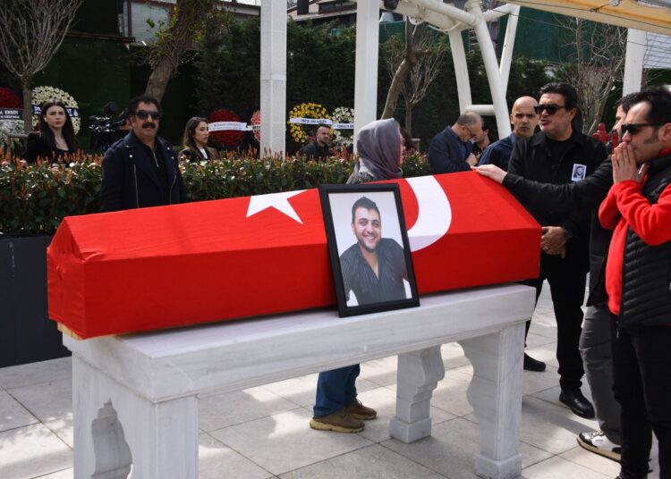 Şinasi Yurtsever son yolculuğuna uğurlandı 1 Şinasi Yurtsever son yolculuğuna uğurlandı