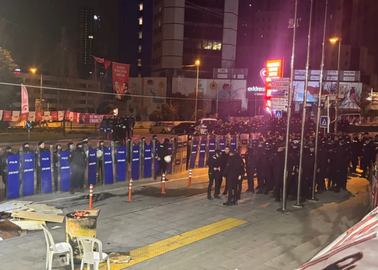 Başkan tutuklandı, Kaymakam kayyım atandı! Polis şafak vakti belediye binasına girdi