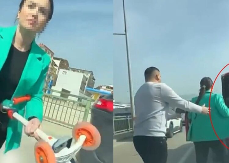Trafikte bu kez kadın sürücüler tartıştı: Araca skuter ile saldırdı