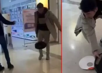 Sık arızalanan süpürgesini satın aldığı mağazanın önünde parçaladı