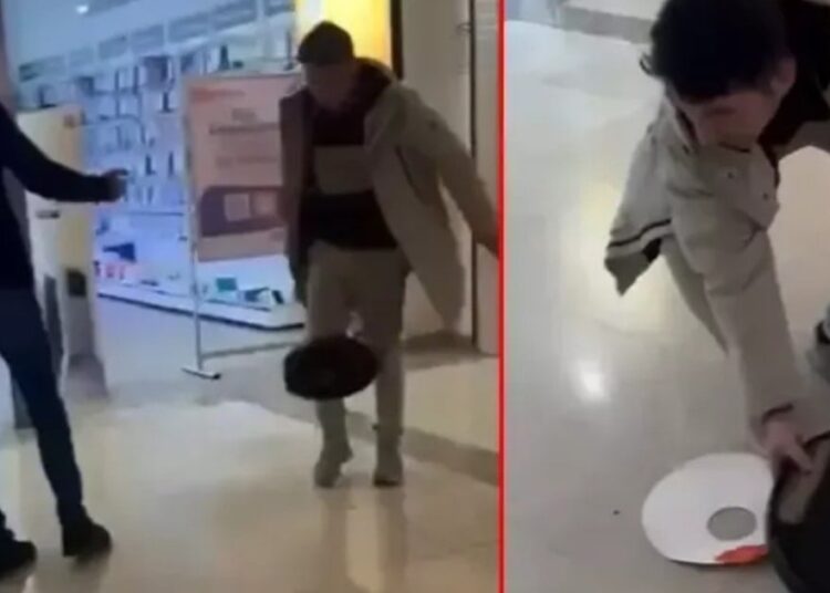 Sık arızalanan süpürgesini satın aldığı mağazanın önünde parçaladı 1 Sık arızalanan süpürgesini satın aldığı mağazanın önünde parçaladı