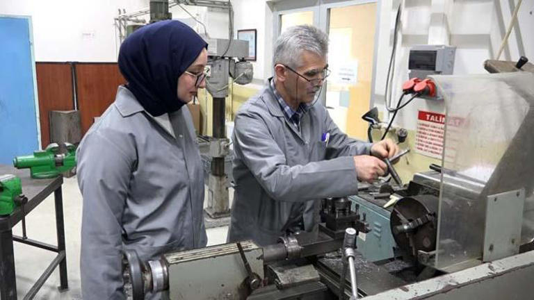 140 erkek öğrenci arasında tek kız: Bu bölüme geldiğime pişman değilim