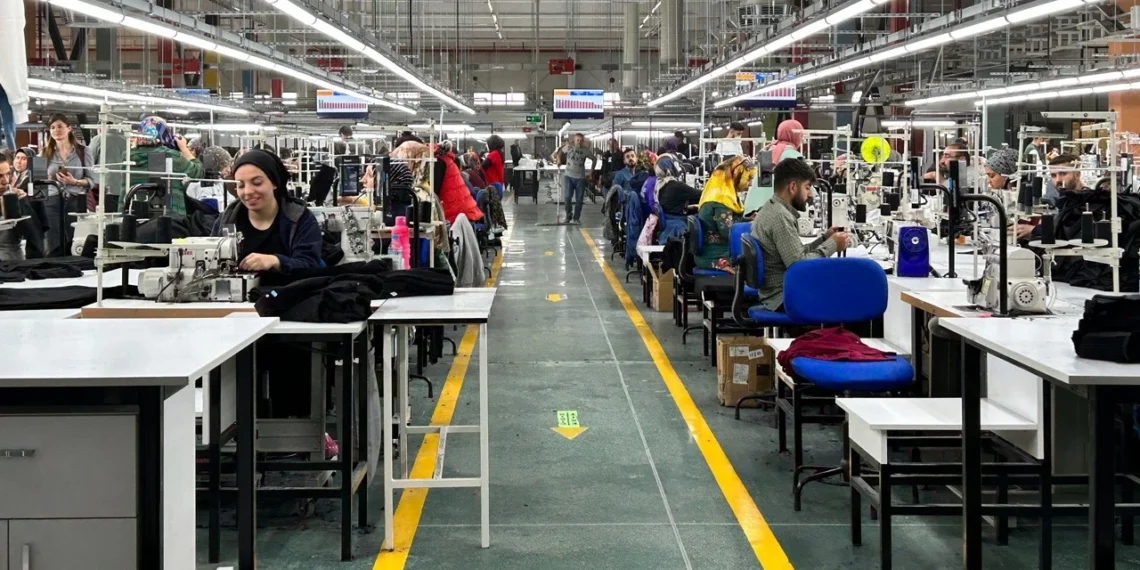 Anasayfa 73 Tekstil ve giyim sektörü alarm veriyor! 2024’te 65 bin istihdam kaybetti