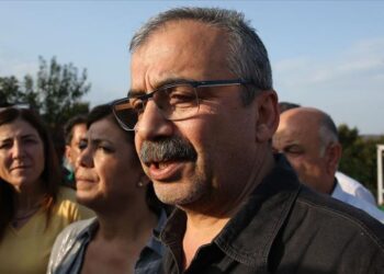 Habertürk ambargoyu kaldırdı: Sırrı Süreyya Önder konuk oluyor