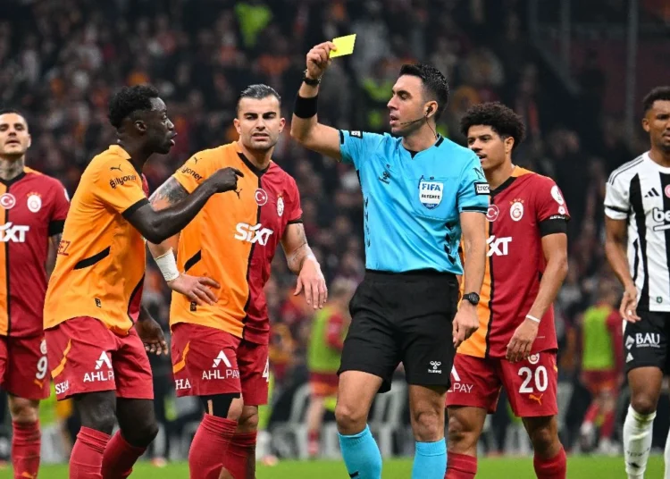 İlginç iddia: Beşiktaş, Galatasaray derbisinde 5 kırmızı kart görüp sahadan çekilecek 1 İlginç iddia: Beşiktaş, Galatasaray derbisinde 5 kırmızı kart görüp sahadan çekilecek
