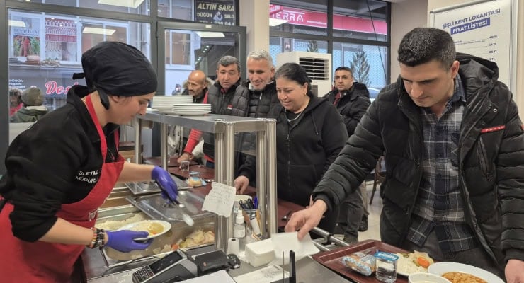 Şişli Kent Lokantası yeniden açıldı: Hesapları tutuklu başkan ödedi 1 Şişli Kent Lokantası yeniden açıldı: Hesapları tutuklu başkan ödedi