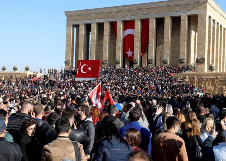 Anıtkabir’de dün ziyaretçi rekoru kırıldı 1 Yüz binler akın etti: 23 Nisan’da Anıtkabir’i ziyaret eden kişi sayısı beli oldu