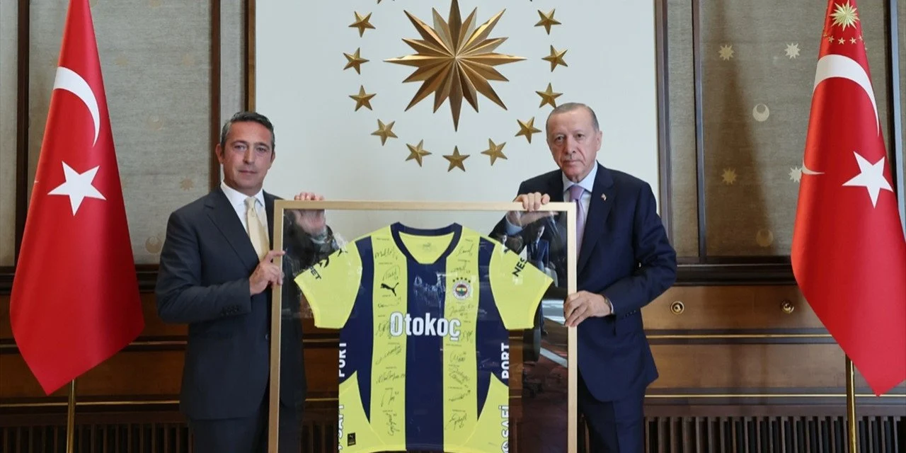 Külliye'de dikkat çeken görüşme: Erdoğan ve Ali Koç bir araya geldi 2 Külliye'de dikkat çeken görüşme: Erdoğan ve Ali Koç bir araya geldi