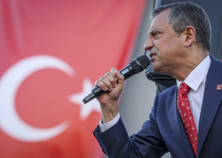 CHP Genel Başkanı Özel: Her darbenin başında bir cunta vardır, bu cuntanın karargâhı saraydır 1 Özgür Özel: Trump’ın haberi vardı, İmamoğlu tutuklanmadan önce okyanus ötesinden icazet aldılar