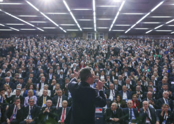 Özgür Özel yeniden CHP Genel Başkanı