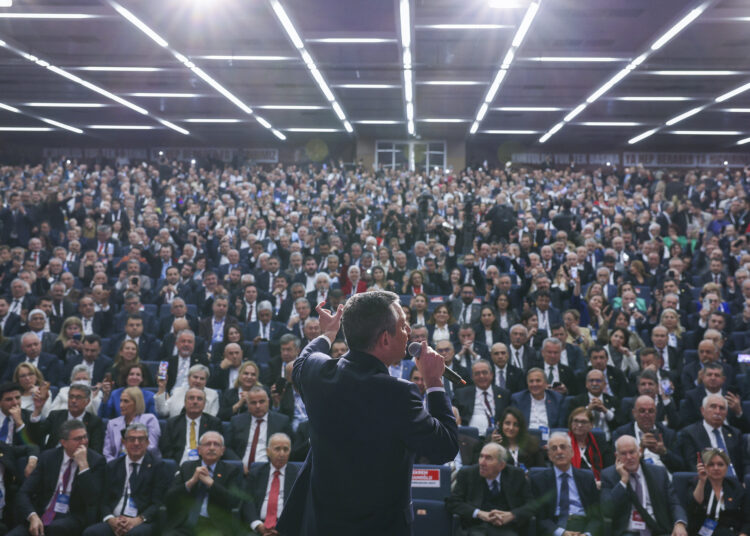 Özgür Özel yeniden CHP Genel Başkanı