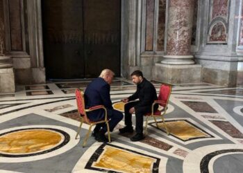 Son görüşmeleri olay olmuştu: Trump ve Zelenski, Papa’nın cenazesinde bir araya geldi