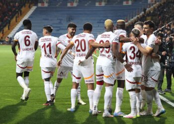 Galatasaray yıldızlarıyla farka gitti, 5 puanlık avantajı korudu