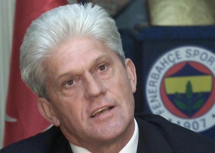 Fenerbahçe'nin eski teknik direktörü Lorant yaşamını yitirdi 1 Fenerbahçe’nin eski teknik direktörü Lorant yaşamını yitirdi
