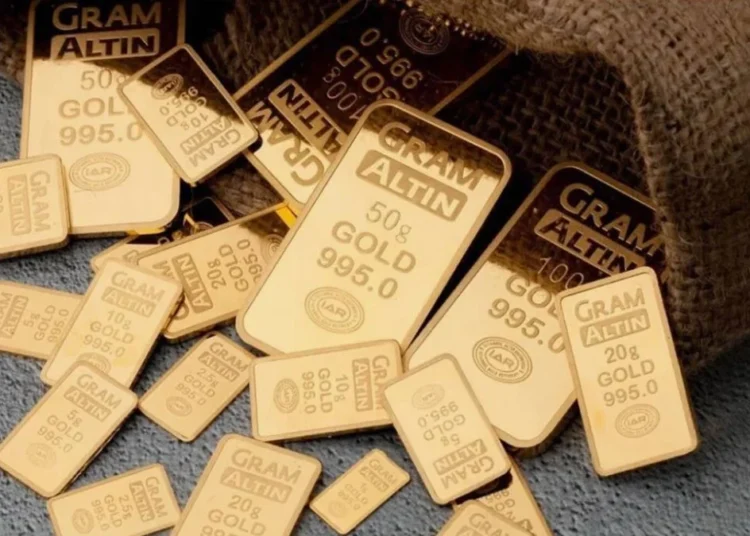 Altın aldı başını gidiyor: Gramı 3 bin 840 TL oldu