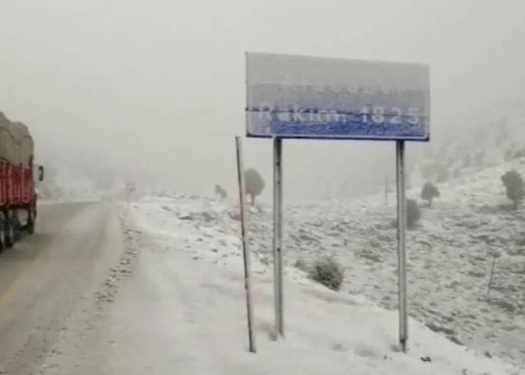 Nisan ayında Antalya’ya kar yağdı