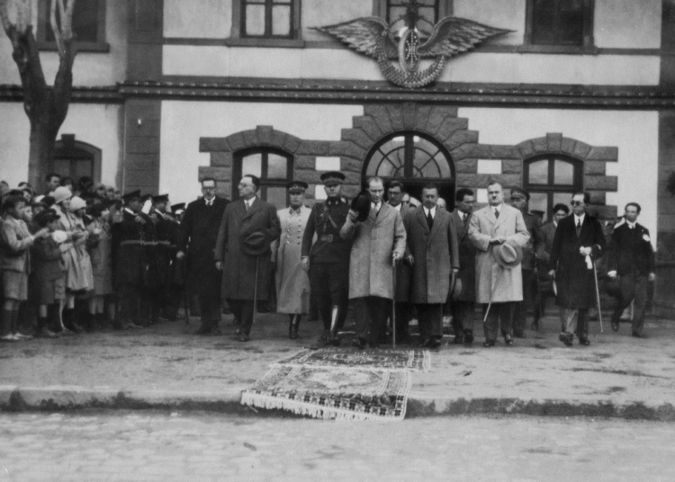 Atatürk’ün hiç yayınlanmamış fotoğrafları İstanbul’da